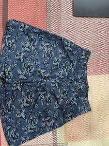 Buttoned Up knee lenght skirt