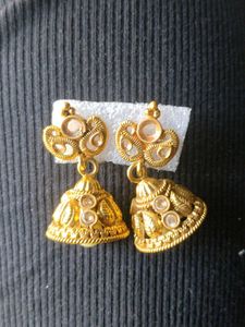 Elegant Gold Jhumka Earrings
