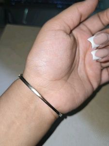 Elegant Floral Bangle Bracelet