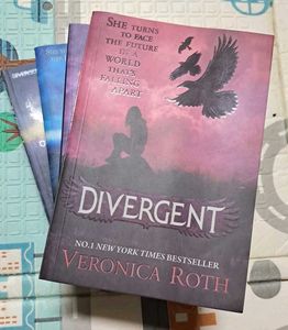 Divergent Series by Veronica Roth
