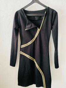 Elegant black bodycon dress with gold zip