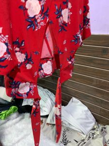 Chic Red Floral Tie-Front Crop Top