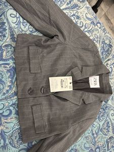 Zara Cropped Striped Blazer - Chic & Modern