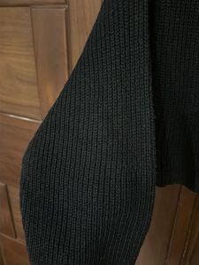 Chic Black Cropped Knit Sweater