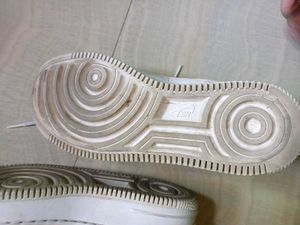 Sneakers / Shoes