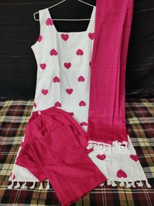 Sleeveless Kurta Set with Pink Hearts
