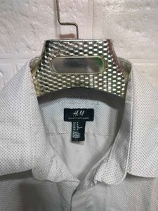 H&amp;M Men's Classic Fit Dress Shirt