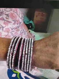Set of 6 Sparkling red Bangles