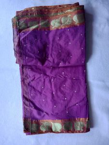 Elegant Pink Saree with Golden Leaf Motifs