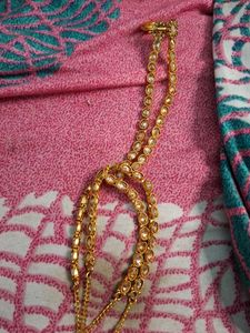 Elegant Gold-Toned Maang Tikka