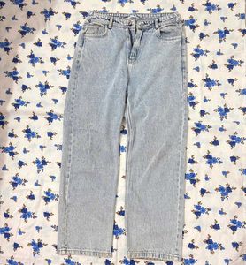 Light Wash Relaxed Fit Jeans