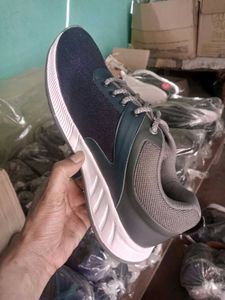 NEW NO USED SPORTS SHOES FOR MEN.
