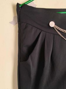 Chic Black Pants with Chain Detail
