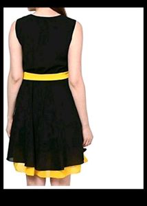 Chic Black &amp; Yellow Sleeveless Dress
