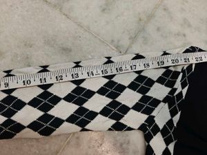 Chic Black &amp; White Argyle Cardigan