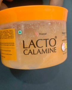 Lacto Calamine Body Scrub
