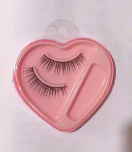 Natural Looking False Eyelashes