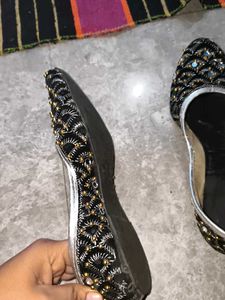 Embroidered Ethnic Style Juttis