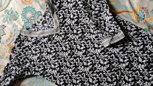 Black 🖤🐈‍⬛ Floral Print V-Neck Kurta