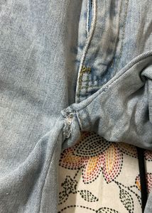 Light Wash Ripped Jeans