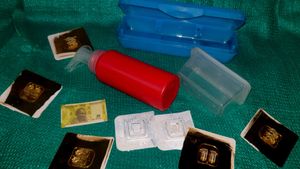 Gold Bars and Indian Rupee mix lot
