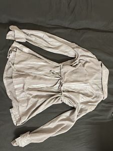 khaki stylish top + FREE scrunchies 🩶