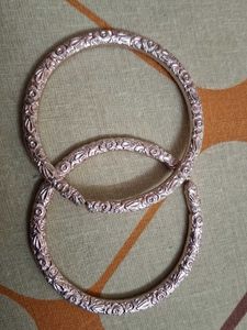 Set of 2 Metal Bangles