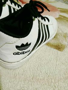 Classic White Sneakers with Black Stripes