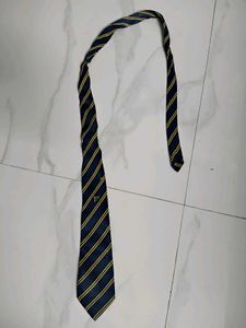Striped Tie &amp; Black Cap Set