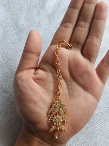 Jewellery set - necklace, earrings &amp; maang tikka