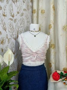 Chic Cropped Lace Trim Knit Top