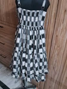 Chic Checkered Tiered Midi Dress