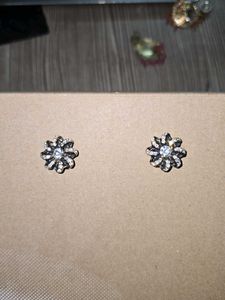 Sparkling Flower Stud Earrings