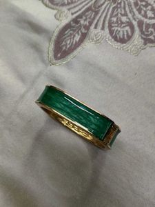 Elegant Green Enamel Bangle anti-tarnish
