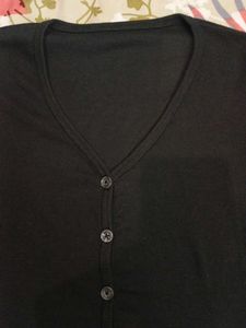 black V-Neck Button-Up ribbed crop Top