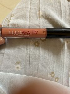HUDA Beauty Liquid Matte