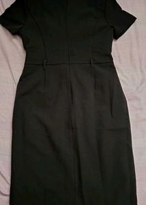 An elegent black bodycon..with brand new like qual