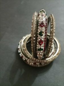 Unique metal Bangle Set ♥️ 🤍💚
