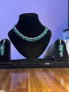 Stunning Teal Blue Necklace &amp; Earrings Set
