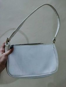 Chic White Crocodile Texture Shoulder Bag
