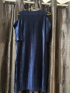 Elegant Navy Blue Velvet Cold Shoulder Dress