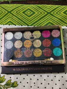 mattlook 18 Color Glittering Eyeshadow Palette