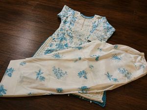 Elegant White &amp; Blue Floral Farshi Set