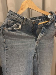 ZARA Stylish Light Wash Denim Jeans US-0
