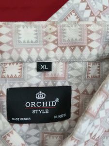 Men's Patterned Button-Up Shirt