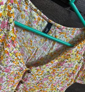 Floral Print V-Neck Button-Up Top