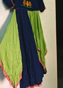 Designed frilled Bird Embroidered Kurta 💙💚