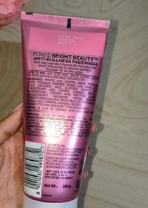 Pond's Bright Beauty Facewash