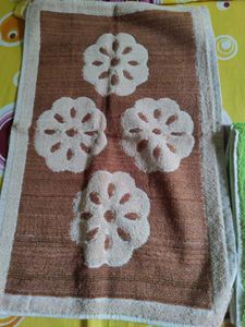 Brand new Set of 3 Hand Towels 30x50 cm