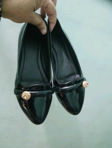Chic Black Pointed Toe Flats